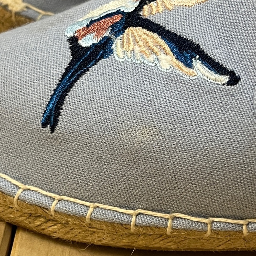 Coldwater Creek Light Blue w/ Embroidered Hummingbird Espadrilles Women’s 8.5 - Picture 5 of 16